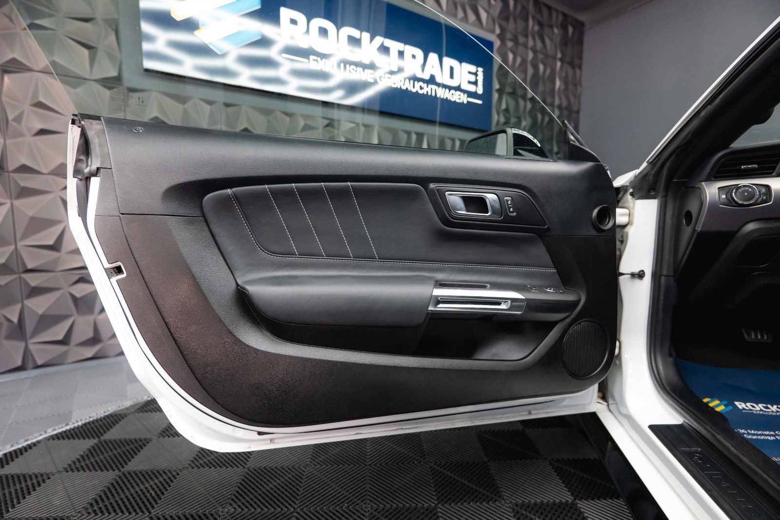Fahrzeugabbildung Ford Mustang Shelby GT 500 5.0 V8 Performance LED 19%
