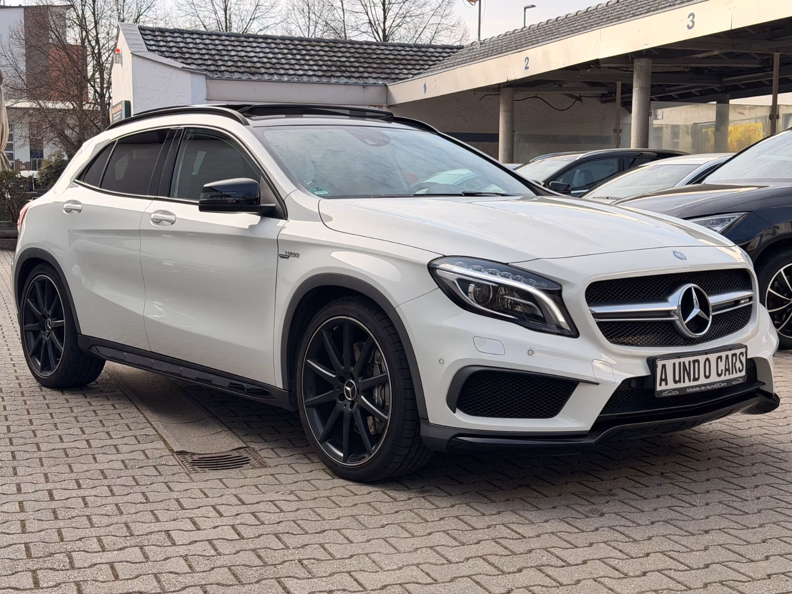 MERCEDES-BENZ GLA 45 AMG 4MATIC / PANORAMIQUE /