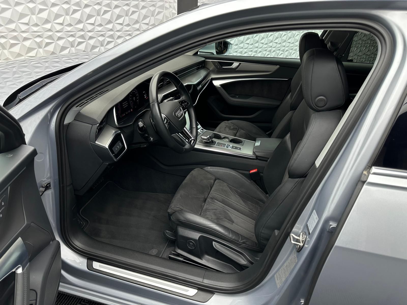 Fahrzeugabbildung Audi A6 50TDI QUAT/ACC/LUFT/STANDHZ/KEYL/360°/AHK/HUD