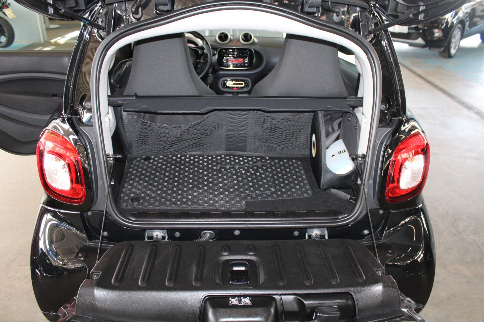 Fahrzeugabbildung Smart ForTwo coupé 60kW EQ Batterie KLIMA Allwetter