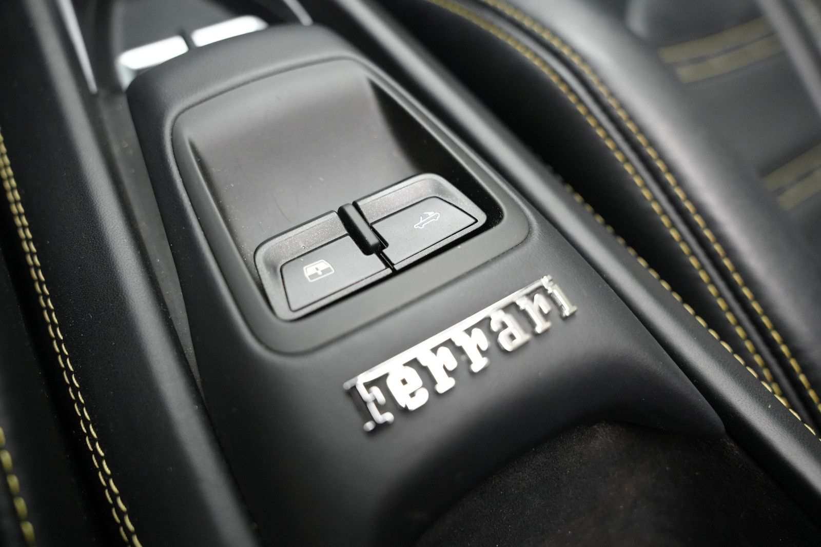 Fahrzeugabbildung Ferrari F8 Spider Giallo Modena *Lift*Carbon*Kamera*