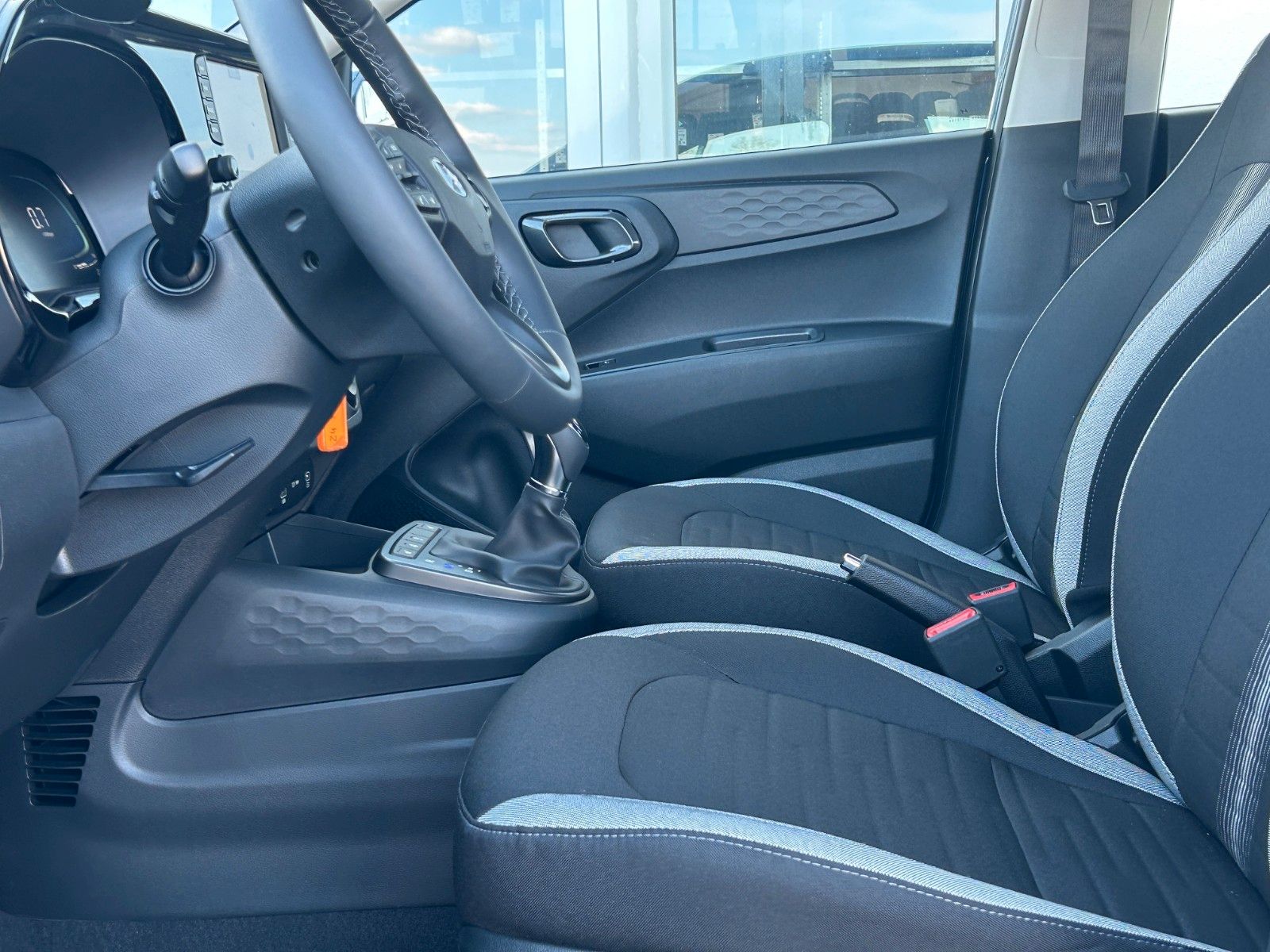 Fahrzeugabbildung Hyundai i10 1.0 Trend AMT *Nav*Klima*CarPlay*Kamera*PDC*