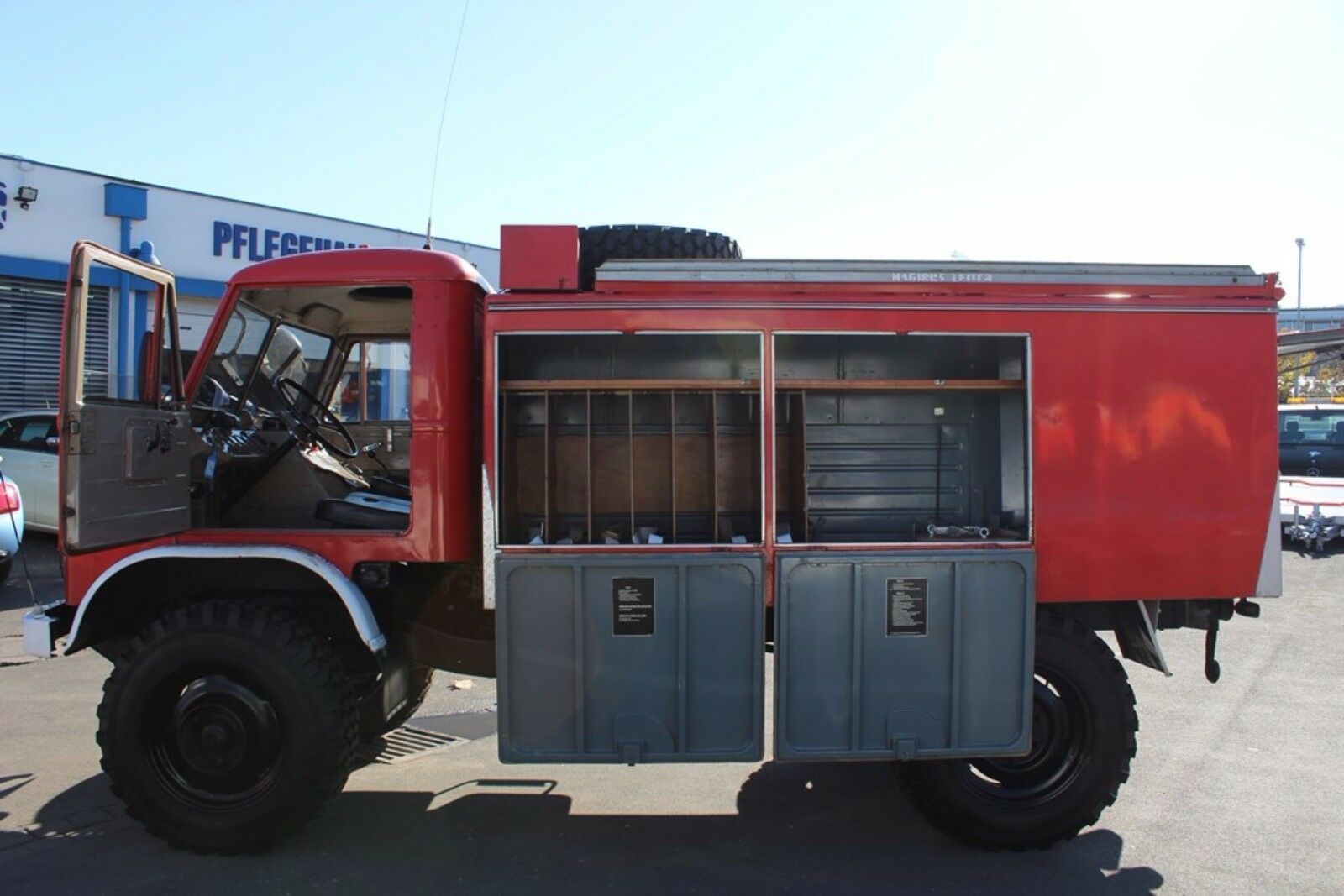 Fahrzeugabbildung Unimog Tanklöschfahrzeug TLF8/8 S/404 .1 H-ZULASSUNG