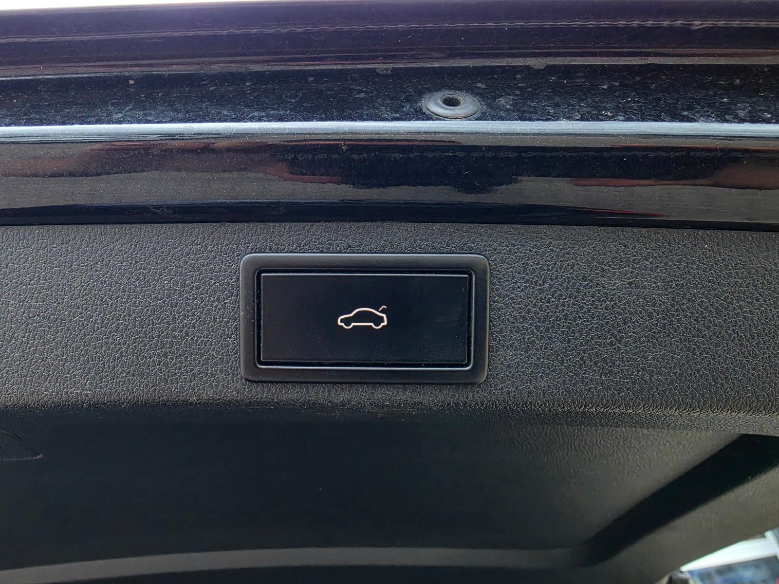 Skoda Octavia 2.0 L&K 4x4 TÜV Neu/Scheckh./LED/Pano.