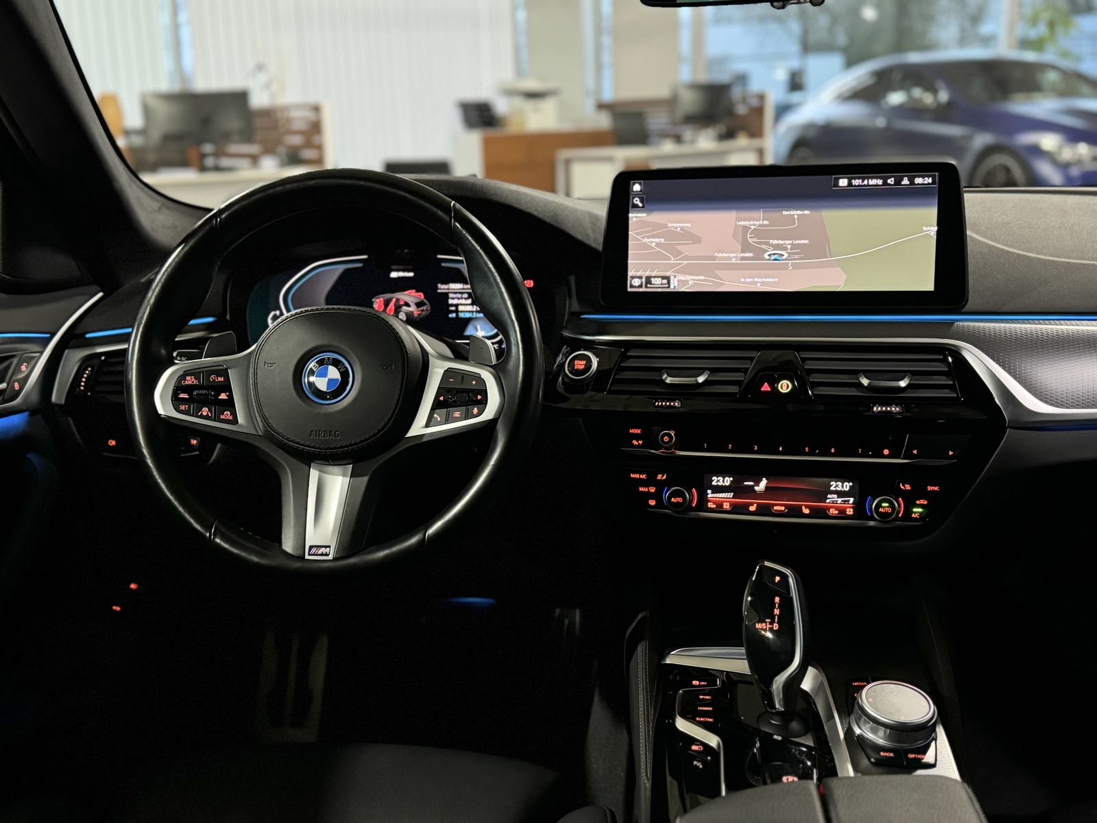 Fahrzeugabbildung BMW 530e M Sport Kamera Laser HUD DAB HiFi Komfort