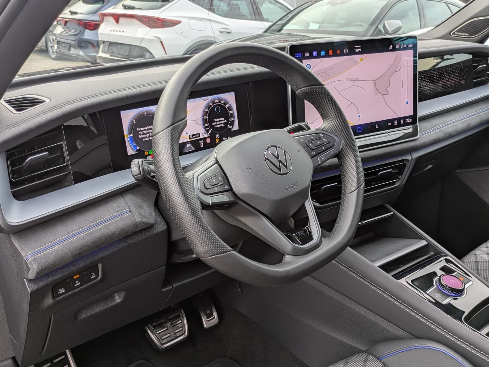 Fahrzeugabbildung Volkswagen Tayron 2.0 TDI 4M R-Line 7Si*MATRIX*AHK*PANO*HUD