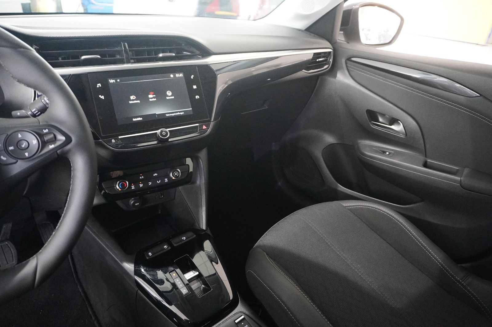 Fahrzeugabbildung Opel Corsa F 1.2T ELEGANCE NAVI/LED/KAMERA/SPORT/DAB+