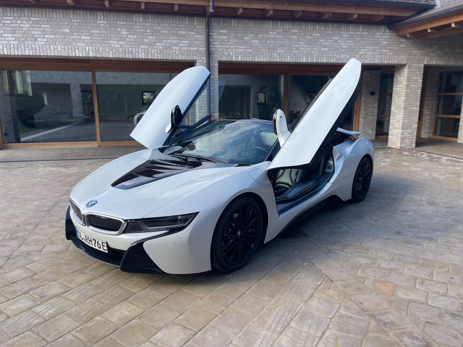 BMW i8 Roadster /Servi+Reifen neu 92,8% Batterie