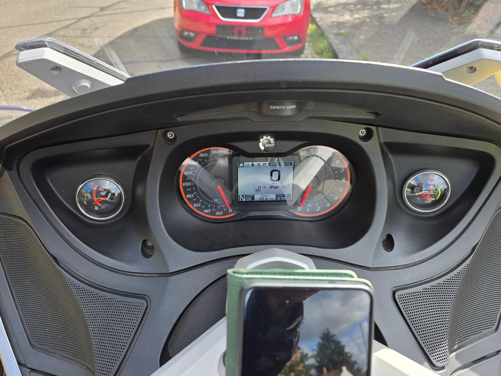 Can-Am Spyder 2012 — photo 18
