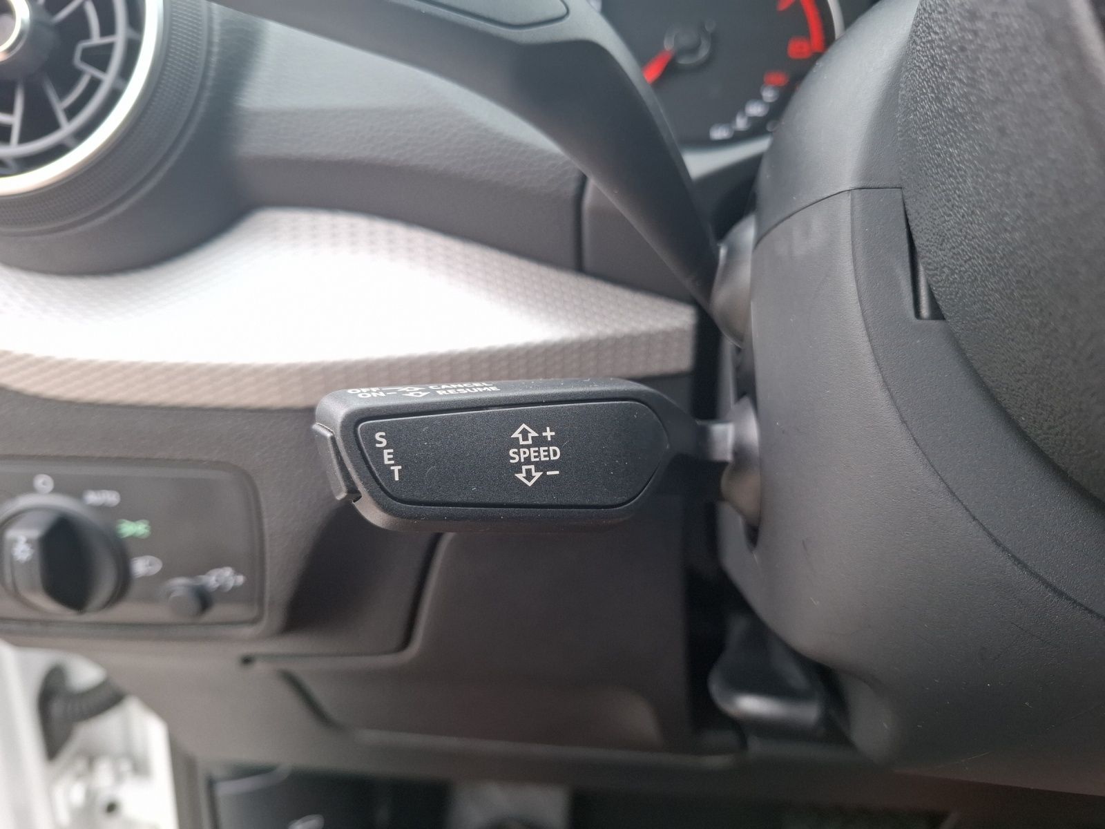 Fahrzeugabbildung Audi Q2 35 TFSI S-tronic LED Navi PDC SH