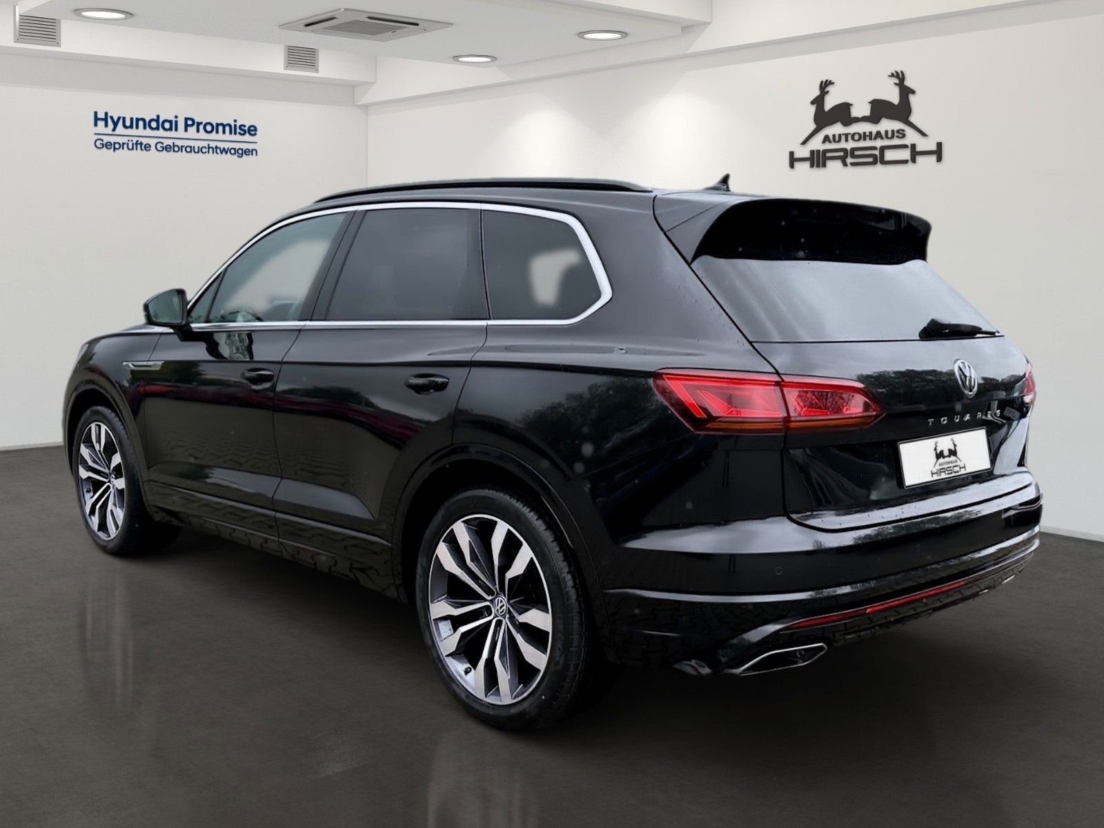 Fahrzeugabbildung Volkswagen Touareg 4.0 TDI V8 R-Line 21" LEDER Head-Up