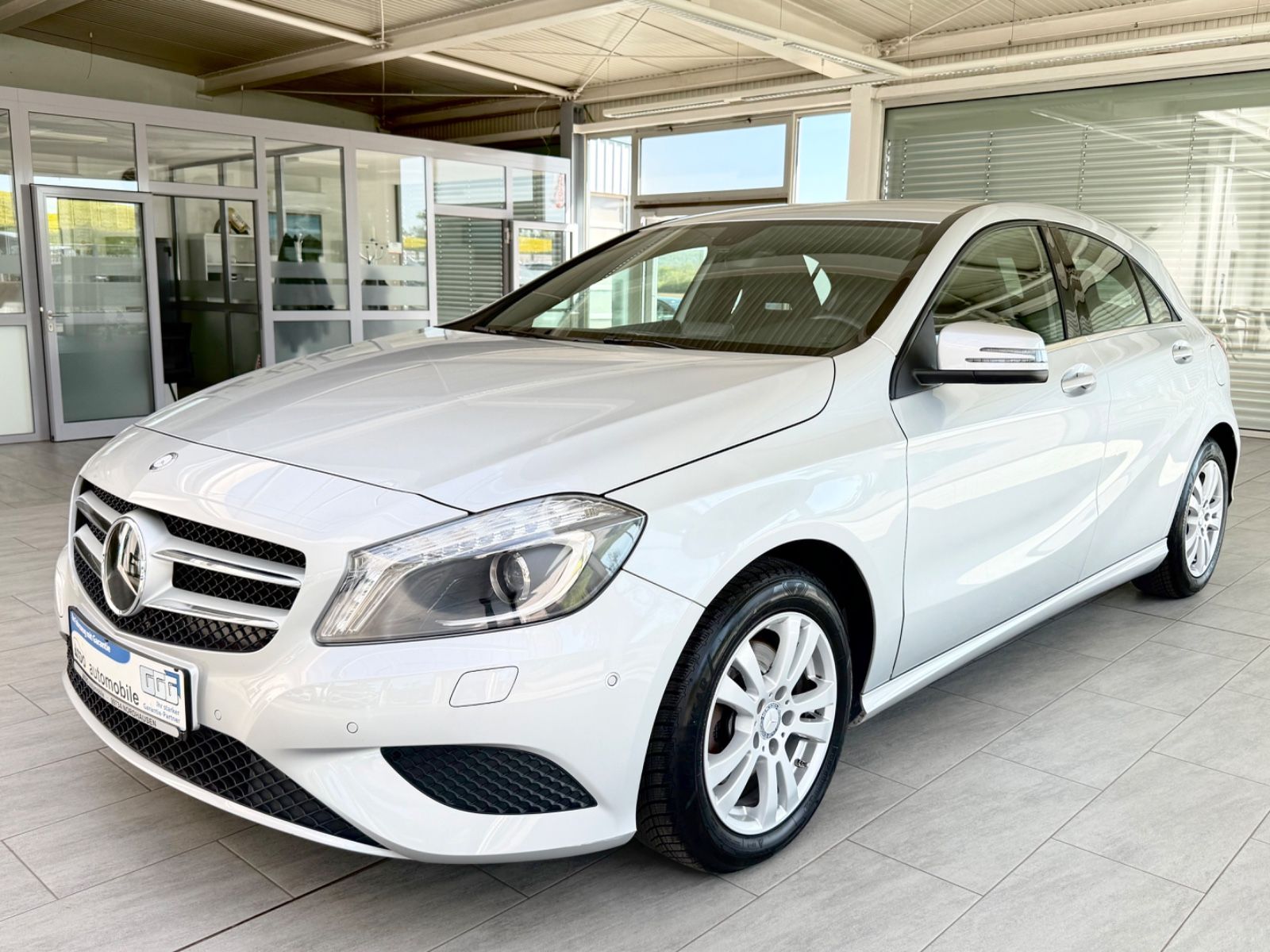 MERCEDES-BENZ A 200 Urban Autom. SHZ/PDC/Xenon/Teilleder/EU6
