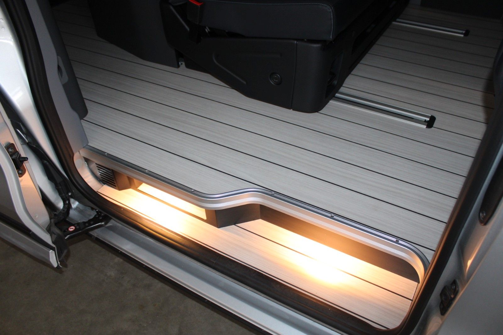 Fahrzeugabbildung Ford NUGGET L1 Active MARKISE + Aufstelldach SOFORT