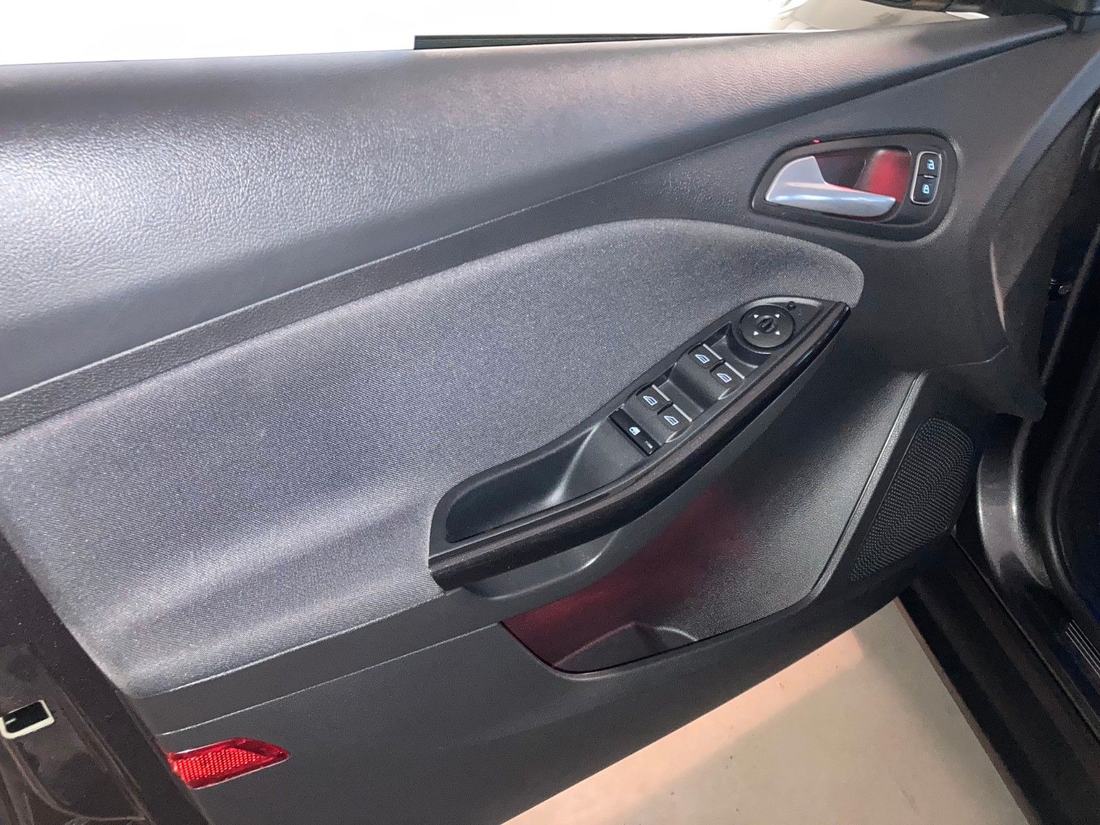 Fahrzeugabbildung Ford Focus Titanium Xenon, Navi., Kamera, Keyfree uvm