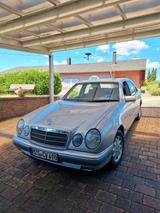 Mercedes-Benz E 240 Elegance 6 Zylinder Youngtimer - Mercedes 240 mit Schiebedach