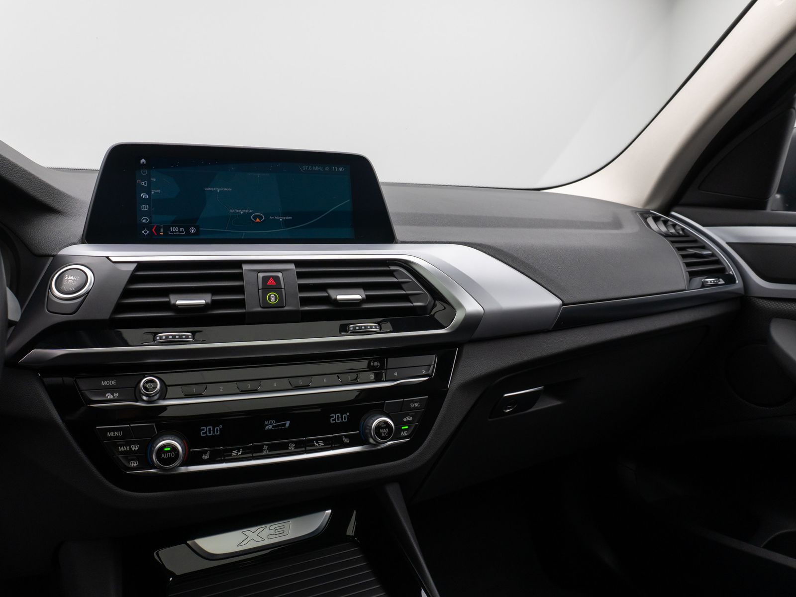 Fahrzeugabbildung BMW X3 xD20d Panorama Kamera DAB HiFi AHK Alarm 19"