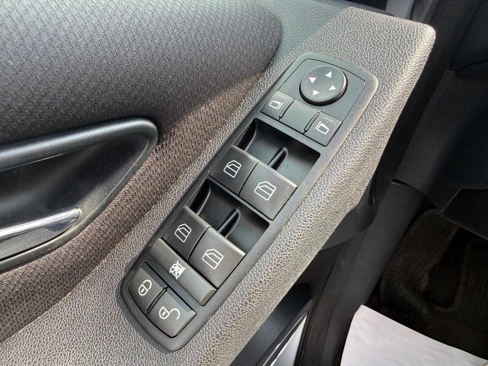 Mercedes-Benz B170 2005 — photo 18