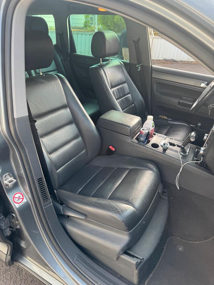 Volkswagen Touareg 2005 — photo 14