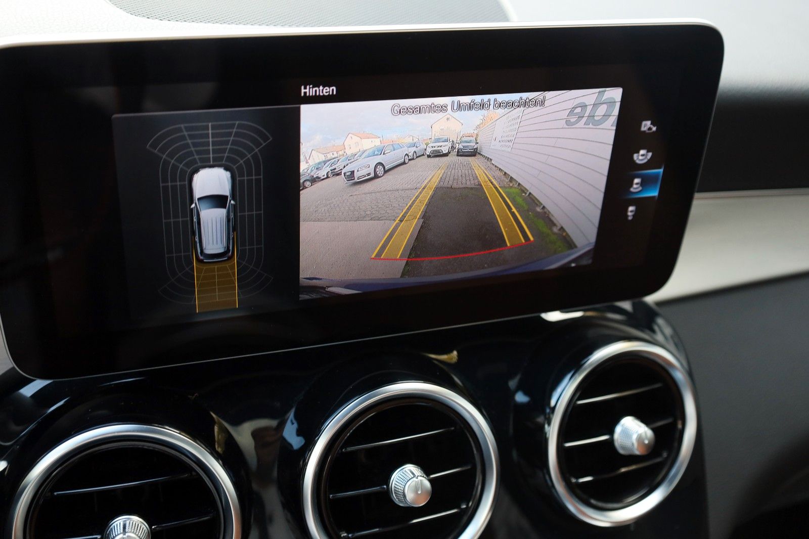 Fahrzeugabbildung Mercedes-Benz GLC 300 4M AMG Line Leder,Navi,LED,Panorama,AHK