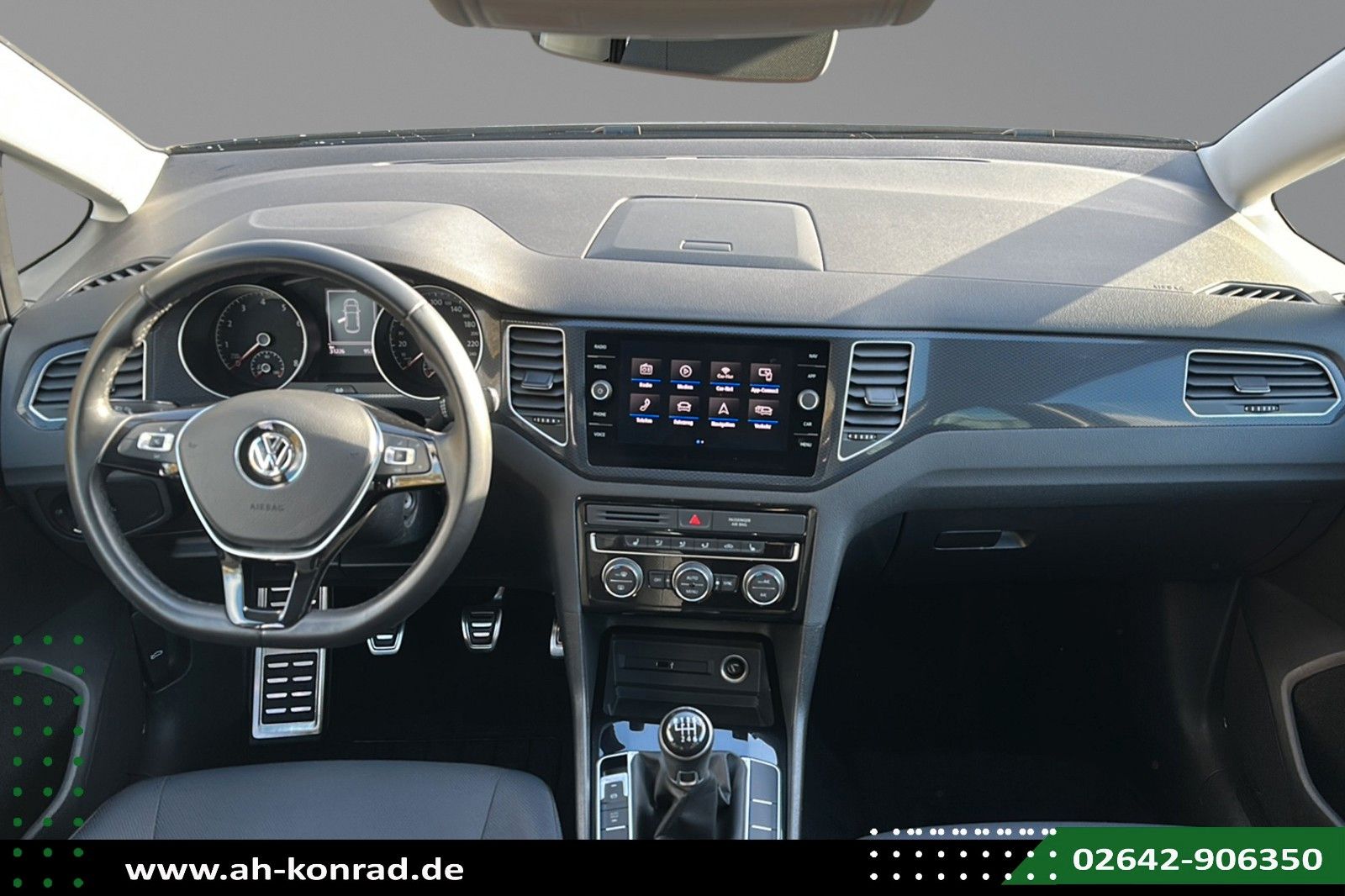 Fahrzeugabbildung Volkswagen Golf Sportsvan United APP-APS-Navi-LM