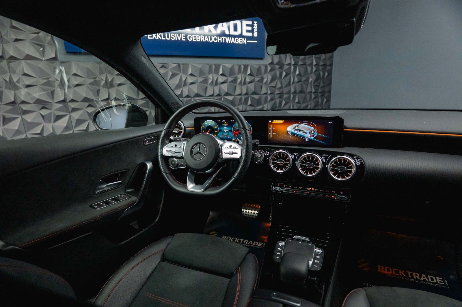 Fahrzeugabbildung Mercedes-Benz A 250 AMG Line Night-Paket *ACC*Head Up*DAB*19%*