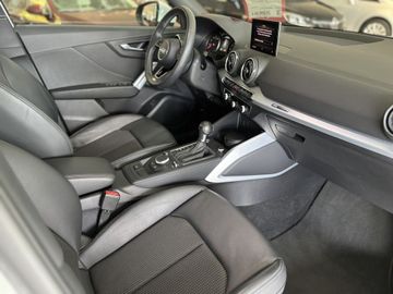 Fotografie des Audi Q2 35 TFSI S tronic sport AHK
