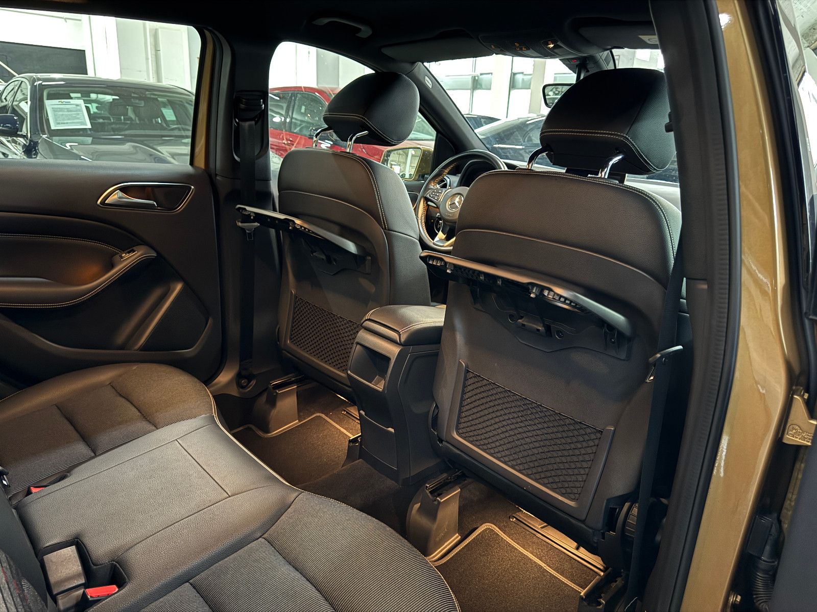 Fahrzeugabbildung Mercedes-Benz B 180 7G-DCT URBAN SPORTPAKET NAVI LED KAMERA 2H