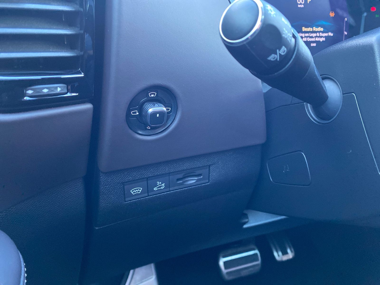 Fahrzeugabbildung DS Automobiles DS4 Benzin Automatik 130 ETOILE *LEDER*MatrixLED