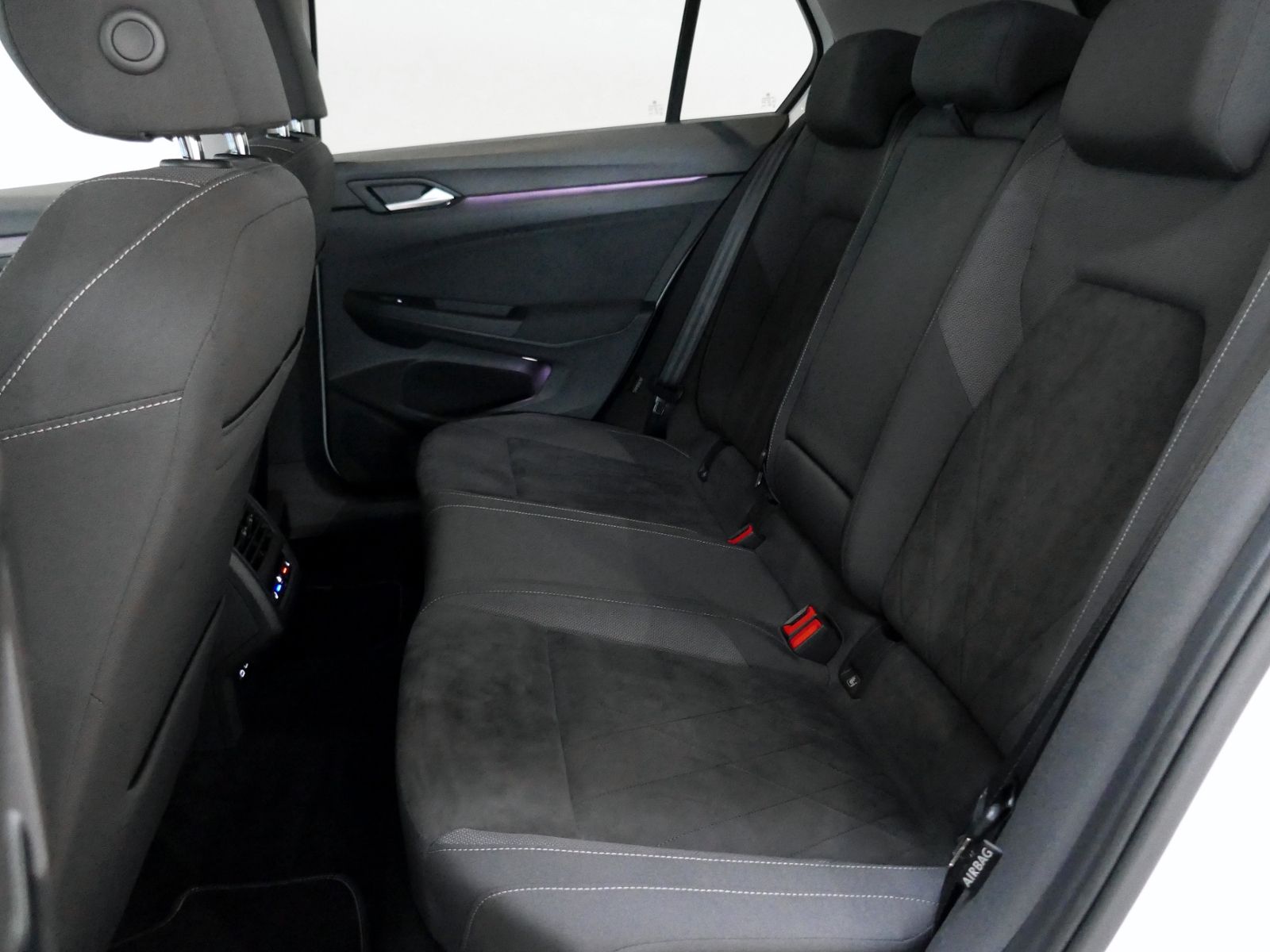 Fahrzeugabbildung Volkswagen Golf VIII Style 1.5 eTSI | LED AHK RFK ACC