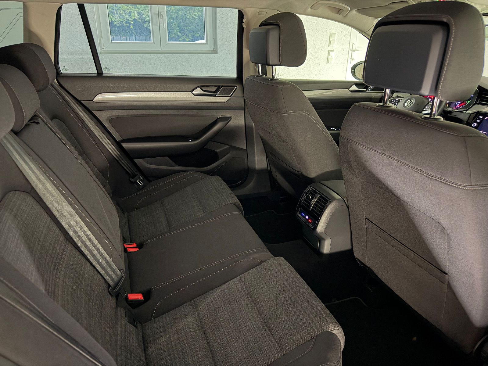 Fahrzeugabbildung Volkswagen Passat Variant 2.0 TDI Aut./MASSAGE/KAMERA/ACC