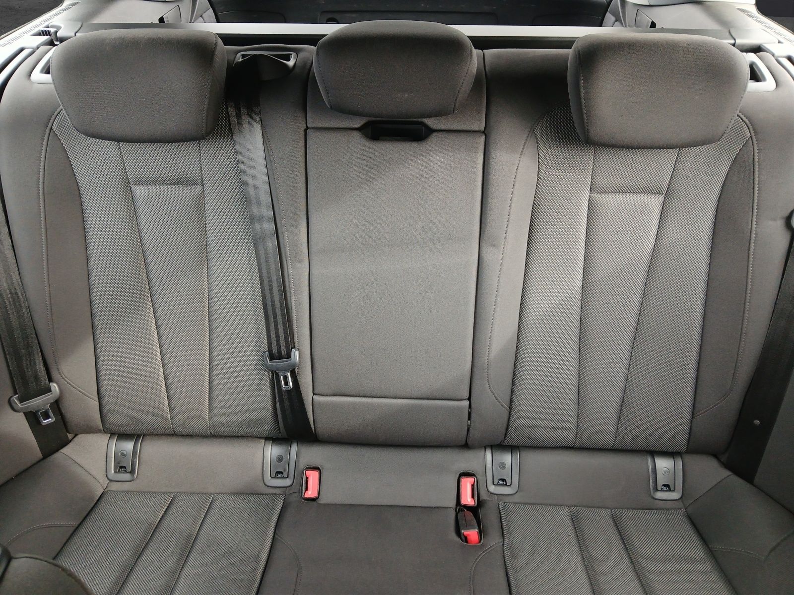 Fahrzeugabbildung Audi A4 Avant 40 TDI basis S-tronic Navi GRA PDC SH L