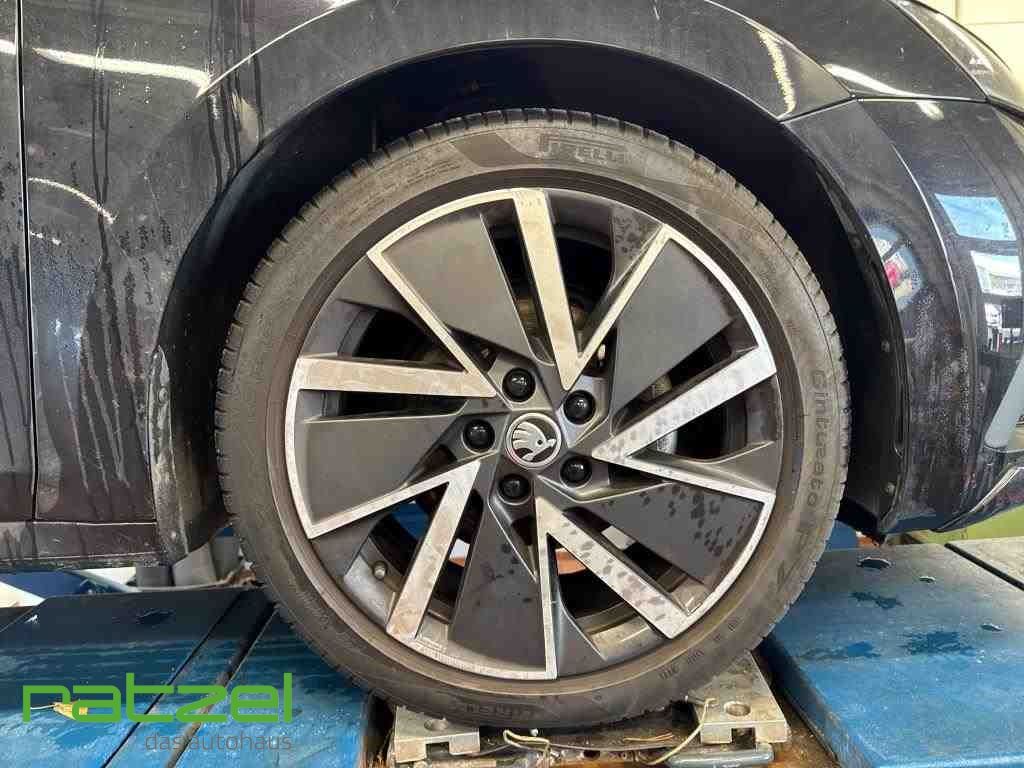 Fahrzeugabbildung SKODA Octavia Combi Sport 2.0 TDI DSG Navi Leder Digit