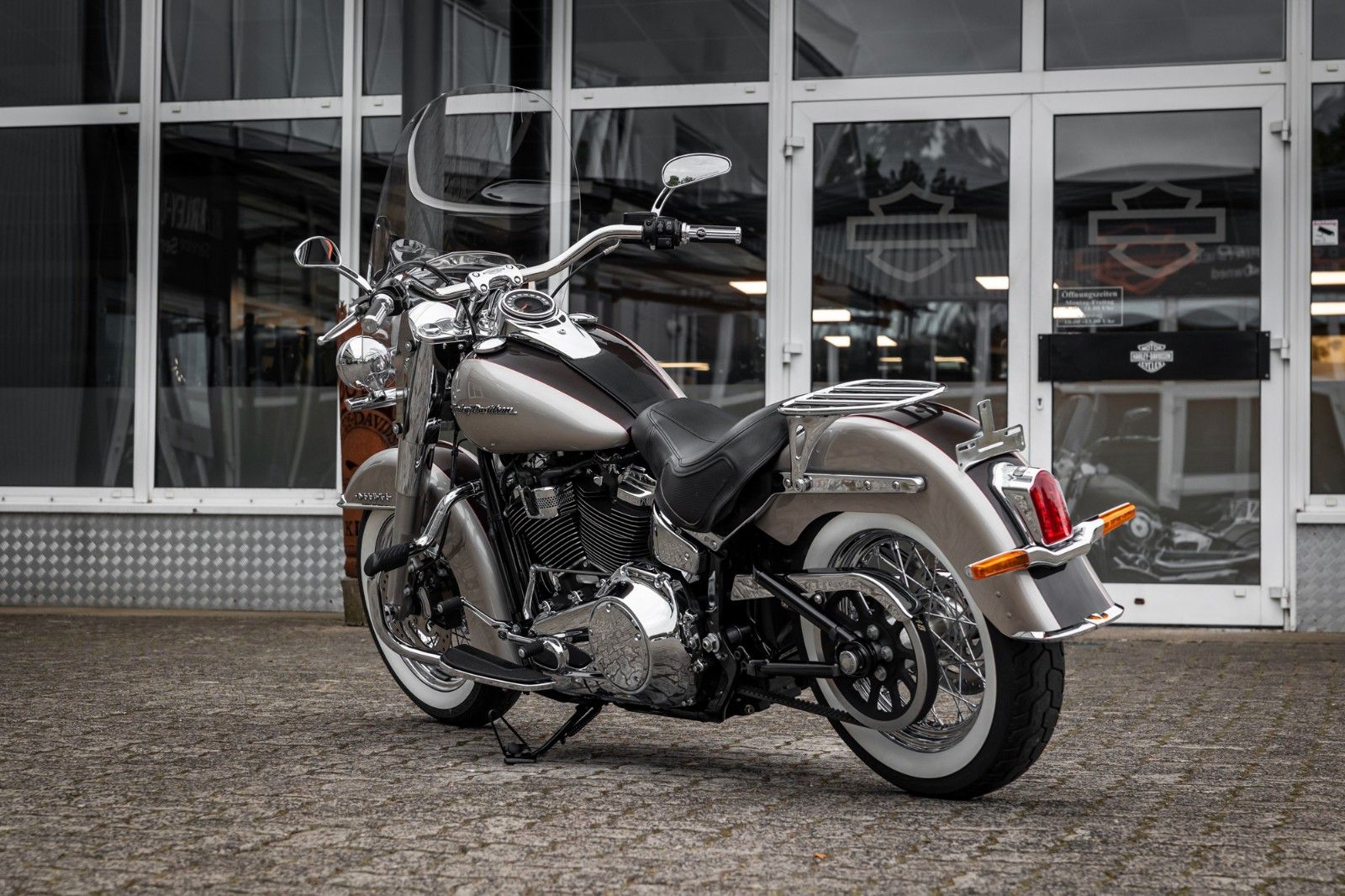 Fahrzeugabbildung Harley-Davidson SOFTAIL DELUXE FLDE - JEKILL & HYDE - NEUWERTIG