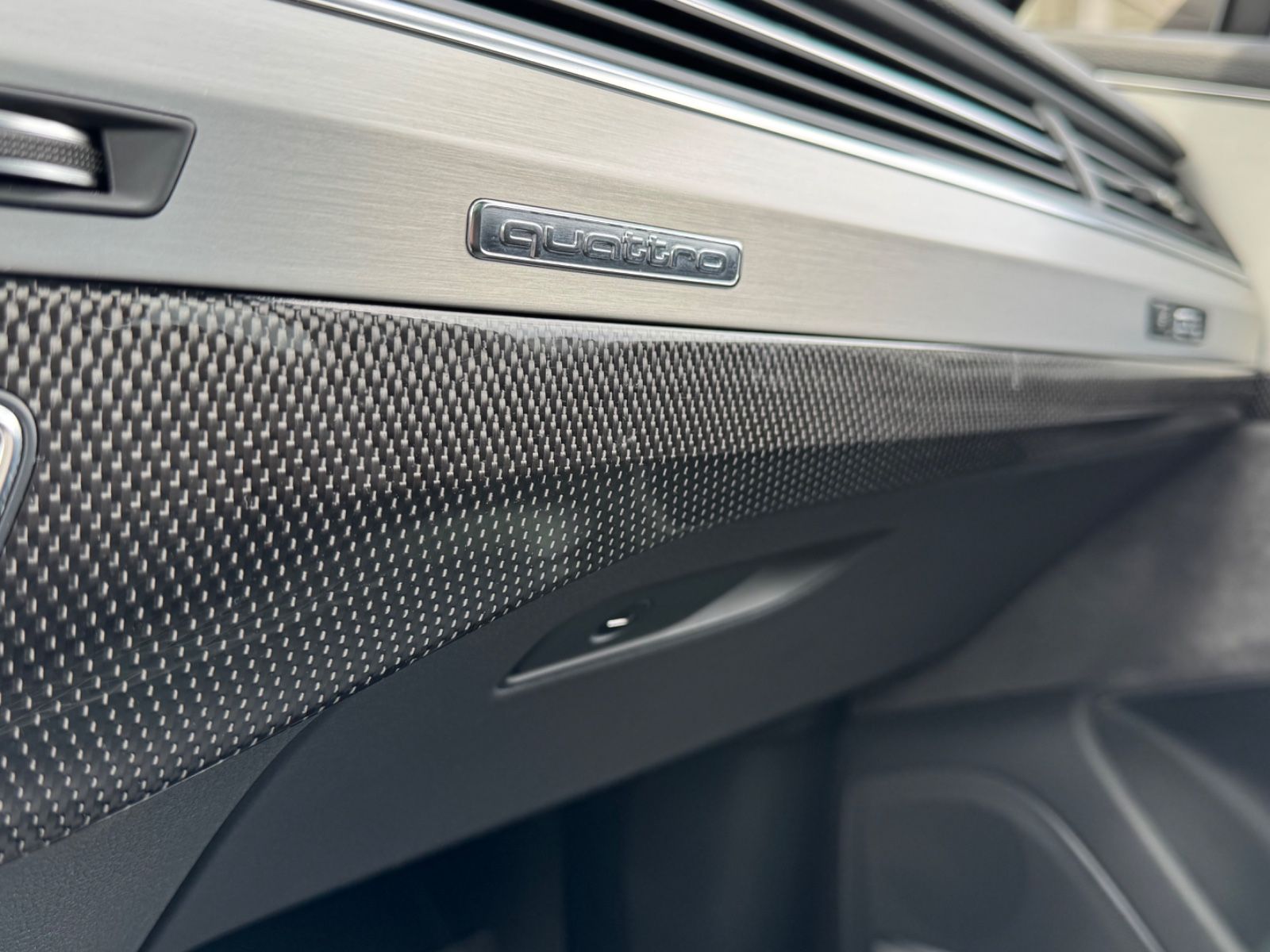 Fahrzeugabbildung Audi SQ7/RAUTEN-SITZE/PANO/AHK/360°Cam/Carbon/BOSE/