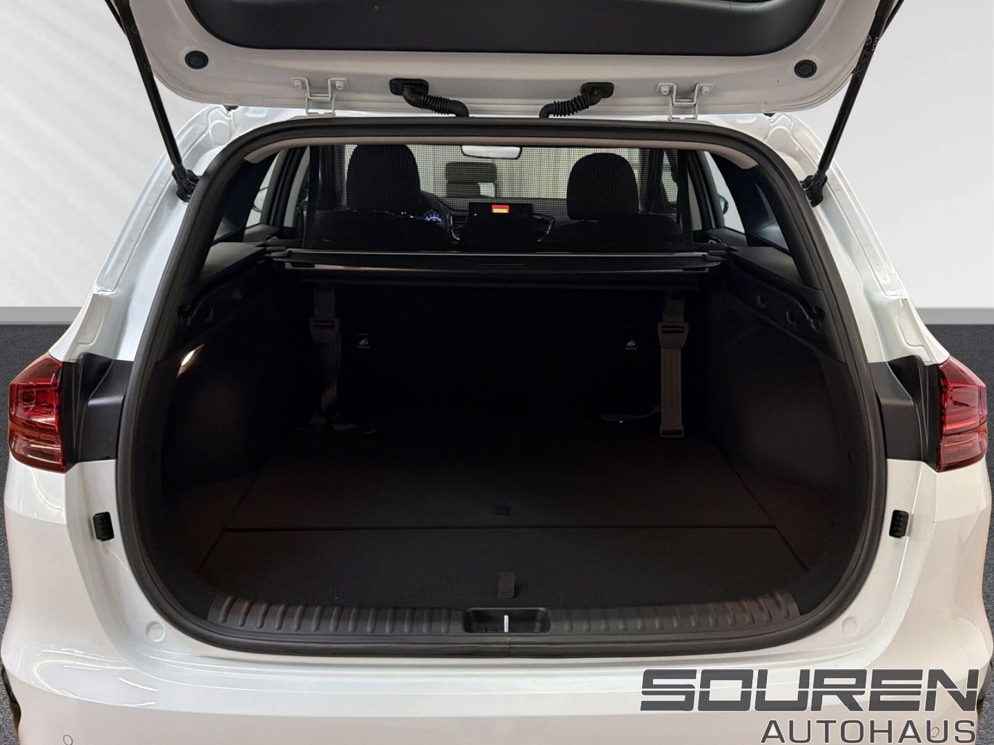 Fahrzeugabbildung Kia Ceed_sw 1.5 T-GDI Ultimate Edition NAVI+KEYLESS+