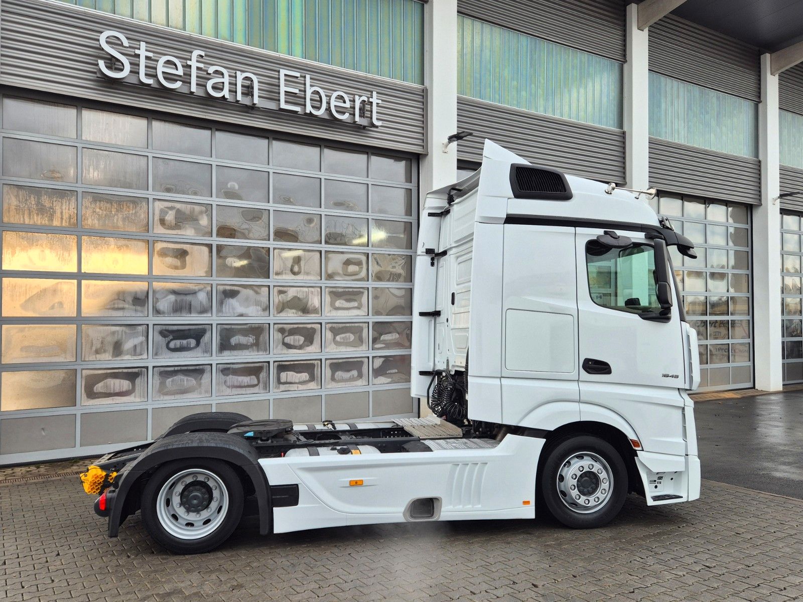 Fahrzeugabbildung Mercedes-Benz Actros 1845 LSnRL Standklima Vollspoiler