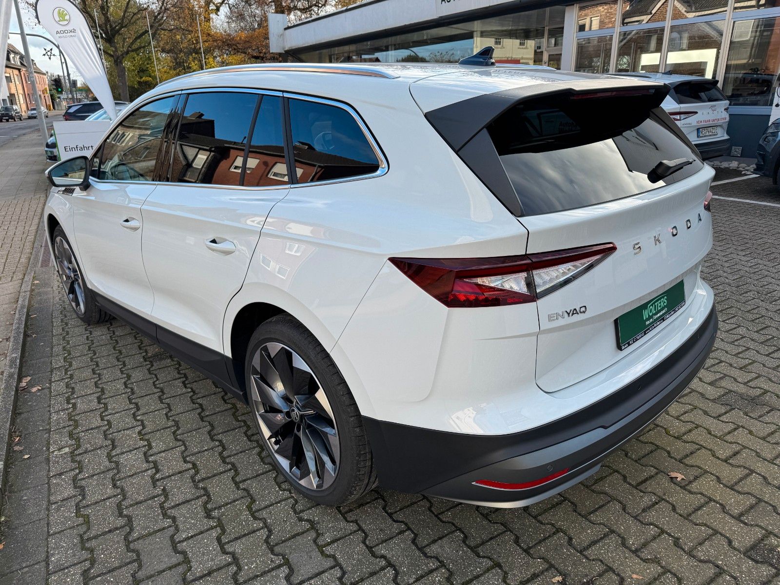 Fahrzeugabbildung SKODA ENYAQ LOUNGE PANO ACC NAVI