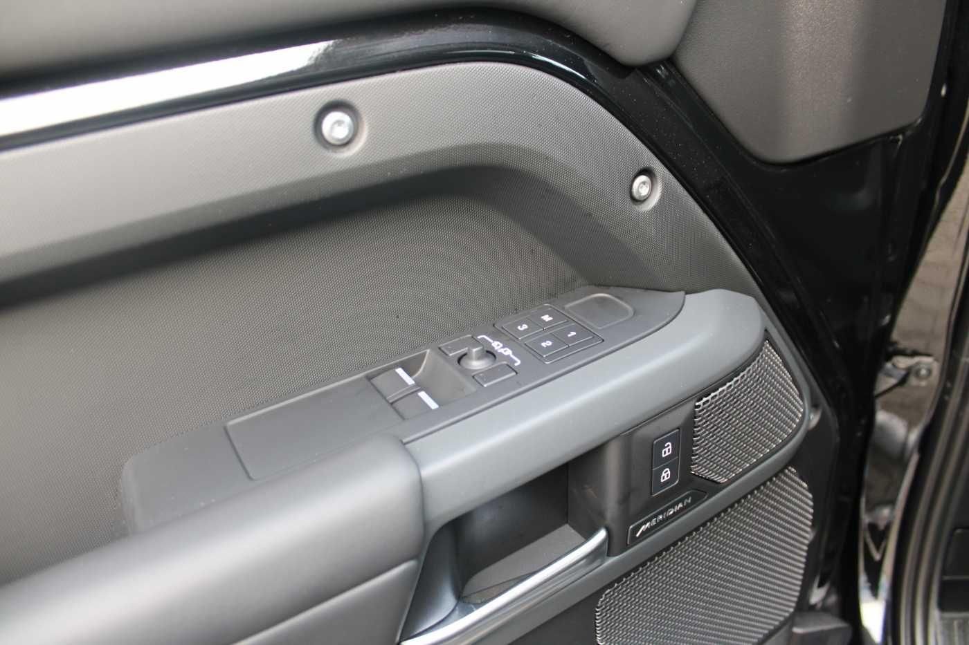 Fahrzeugabbildung Land Rover Defender Diesel 3-Türer 90 D300 X