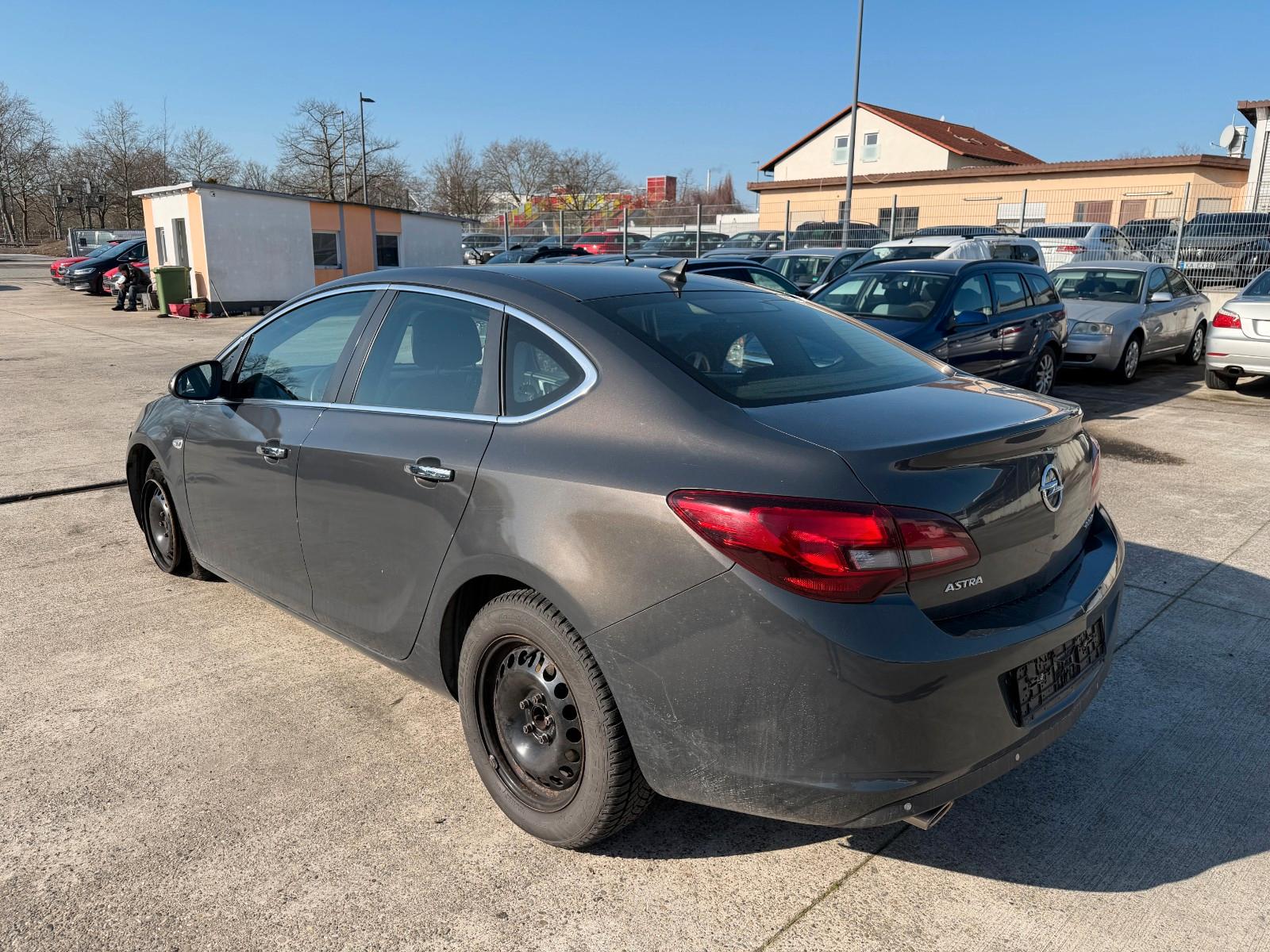 Opel Astra J Lim. 4-trg. Innovation ecoFlex