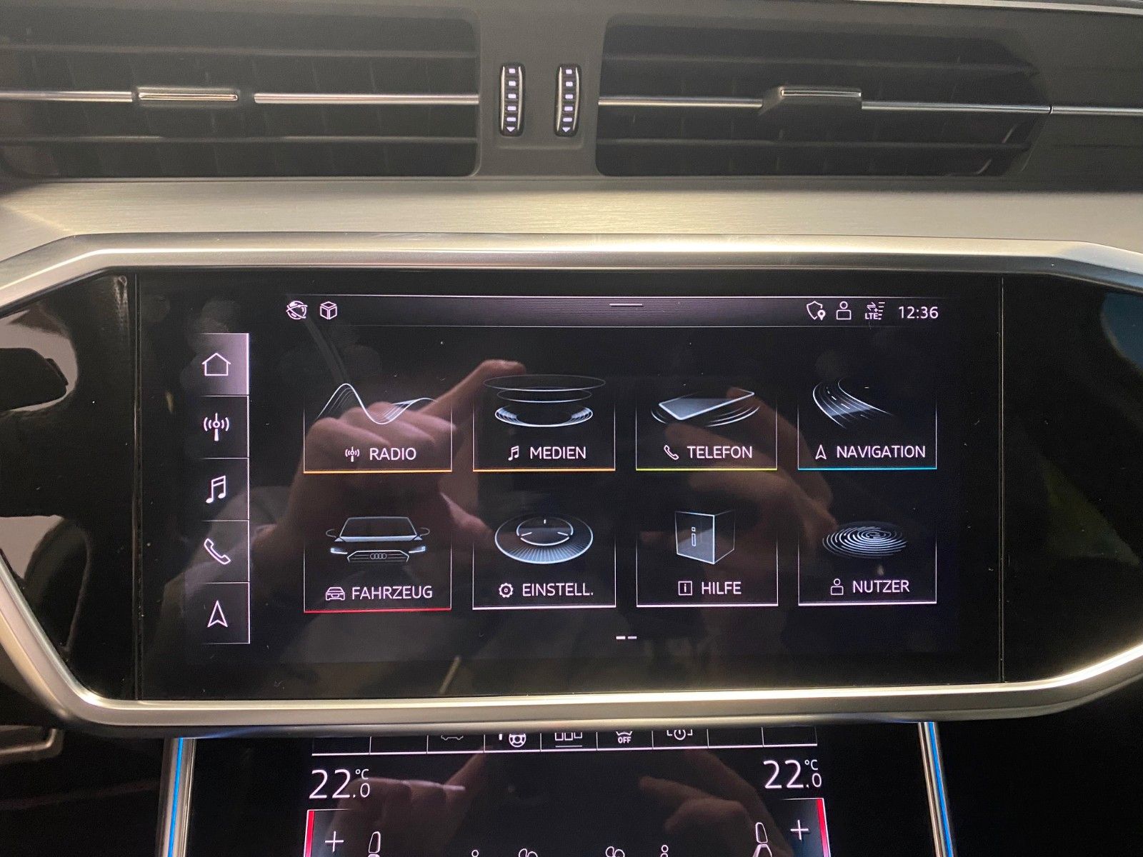 Fahrzeugabbildung Audi A6 55 TFSI e S tronic quattro sport Avant+S-Line