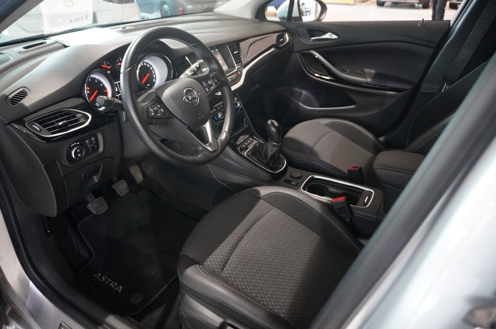 Fahrzeugabbildung Opel Astra K Lim. 1.4T INNOV. NAVI/LED/KAMERA/TEMP.