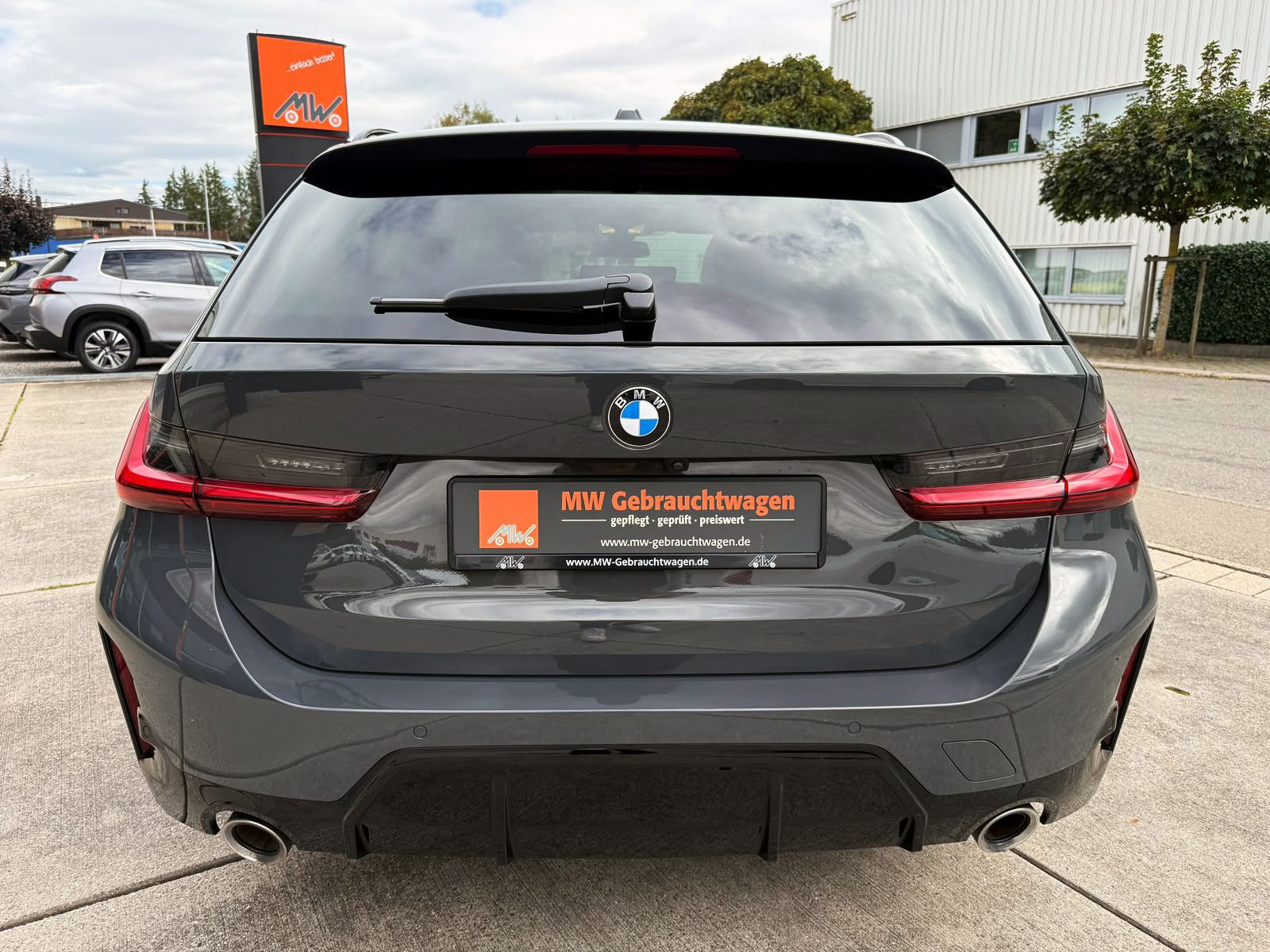 Fahrzeugabbildung BMW 320i Touring Steptr. M-Sport PANO LED KAM H&K BT