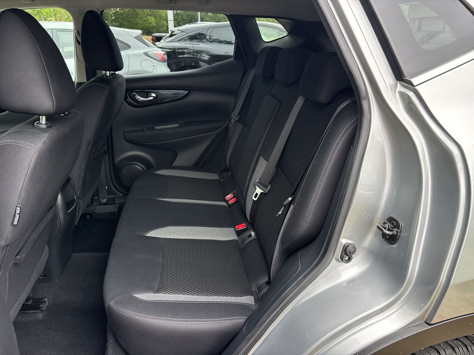 Fahrzeugabbildung Nissan Qashqai 1.2 DIG-T Acenta Navi + Ganzjahresreifen