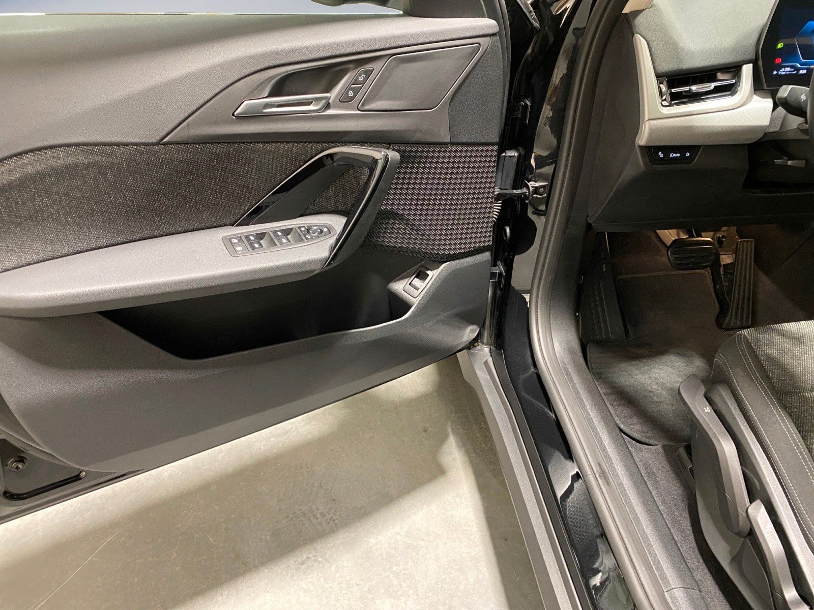 BMW X1 xDrive25e Steptronic Navi Kamera LED DAB PDC foto 13