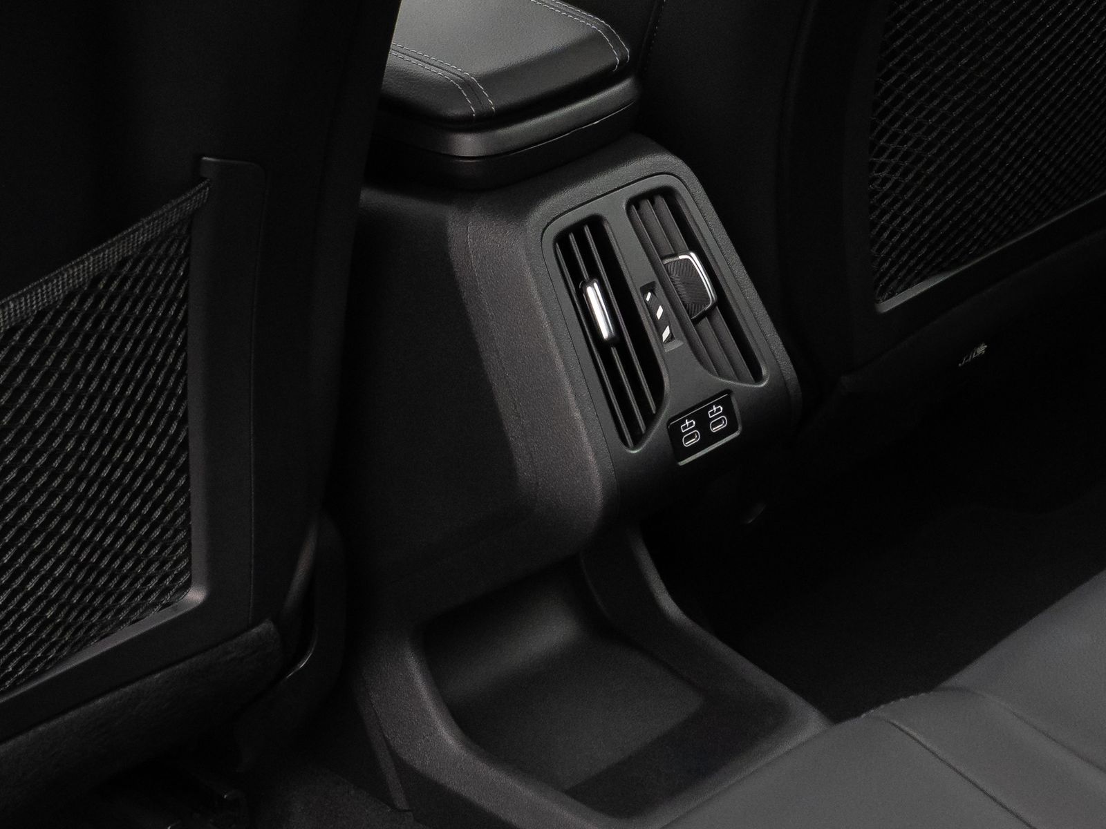 Fahrzeugabbildung BMW X1 sD18i xLine Kamera DAB Komfort Alarm AHK LED