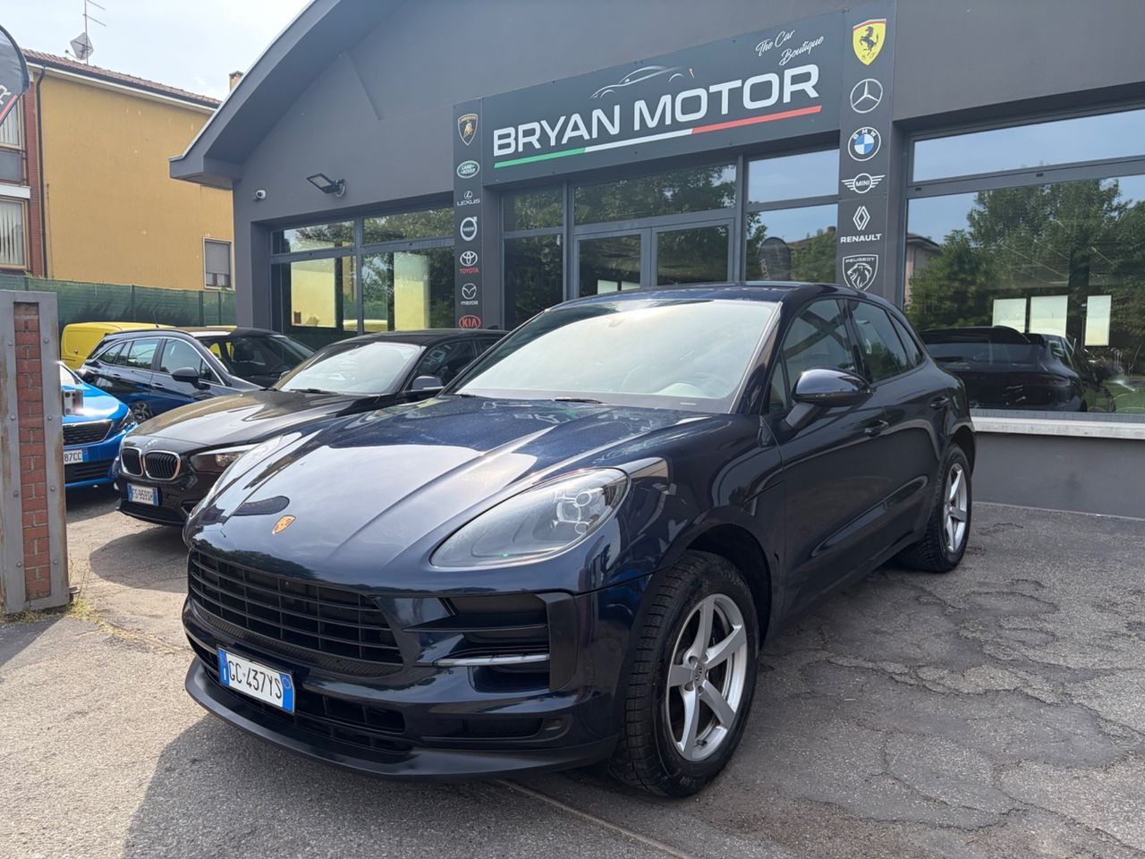 PORSCHE Macan