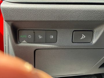 Skoda Enyaq 85 Loft+WP+AHK+LED+NAVi+Batt.-Zertifikat