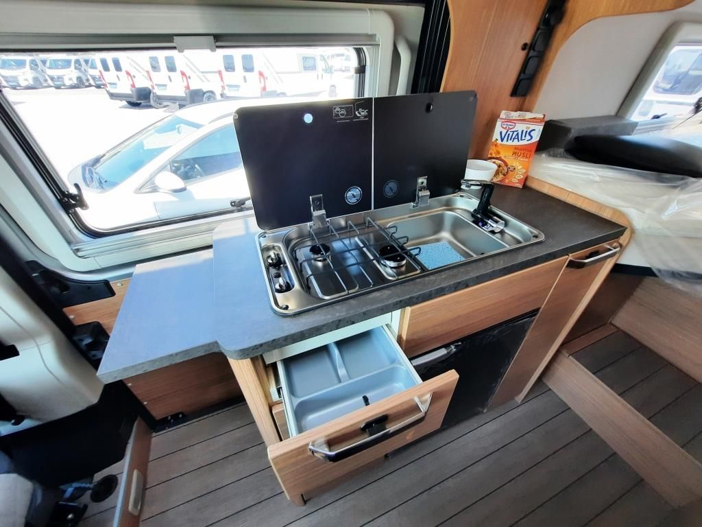 Fahrzeug Übersicht 14 Fahrzeugabbildung Weinsberg CaraBus EDITION FIRE 600 ME Verfüg./Sparen Sie 8