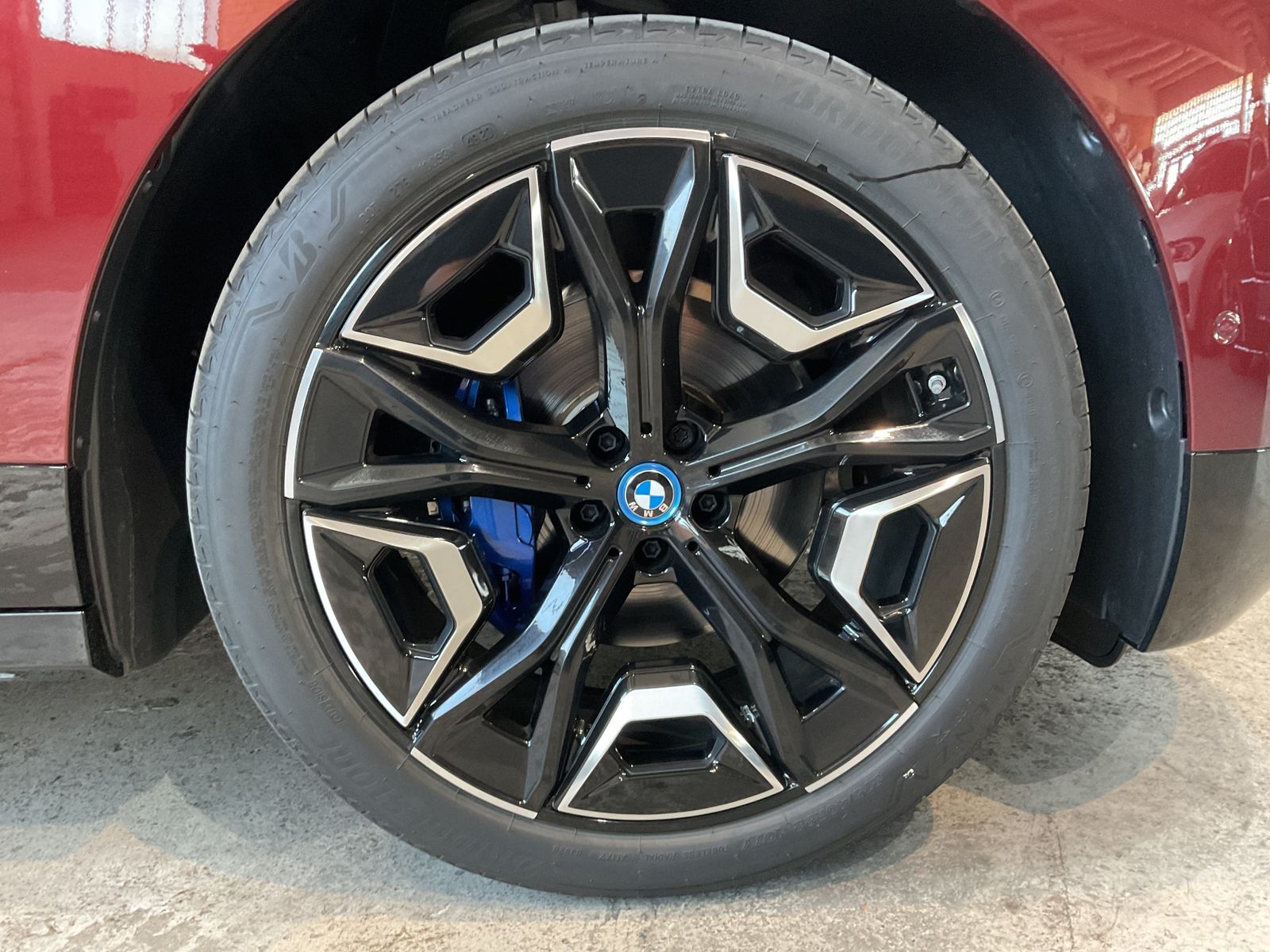 Fahrzeugabbildung BMW iX xDrive50 Sportpaket, aktive Sitzbelüftung vor