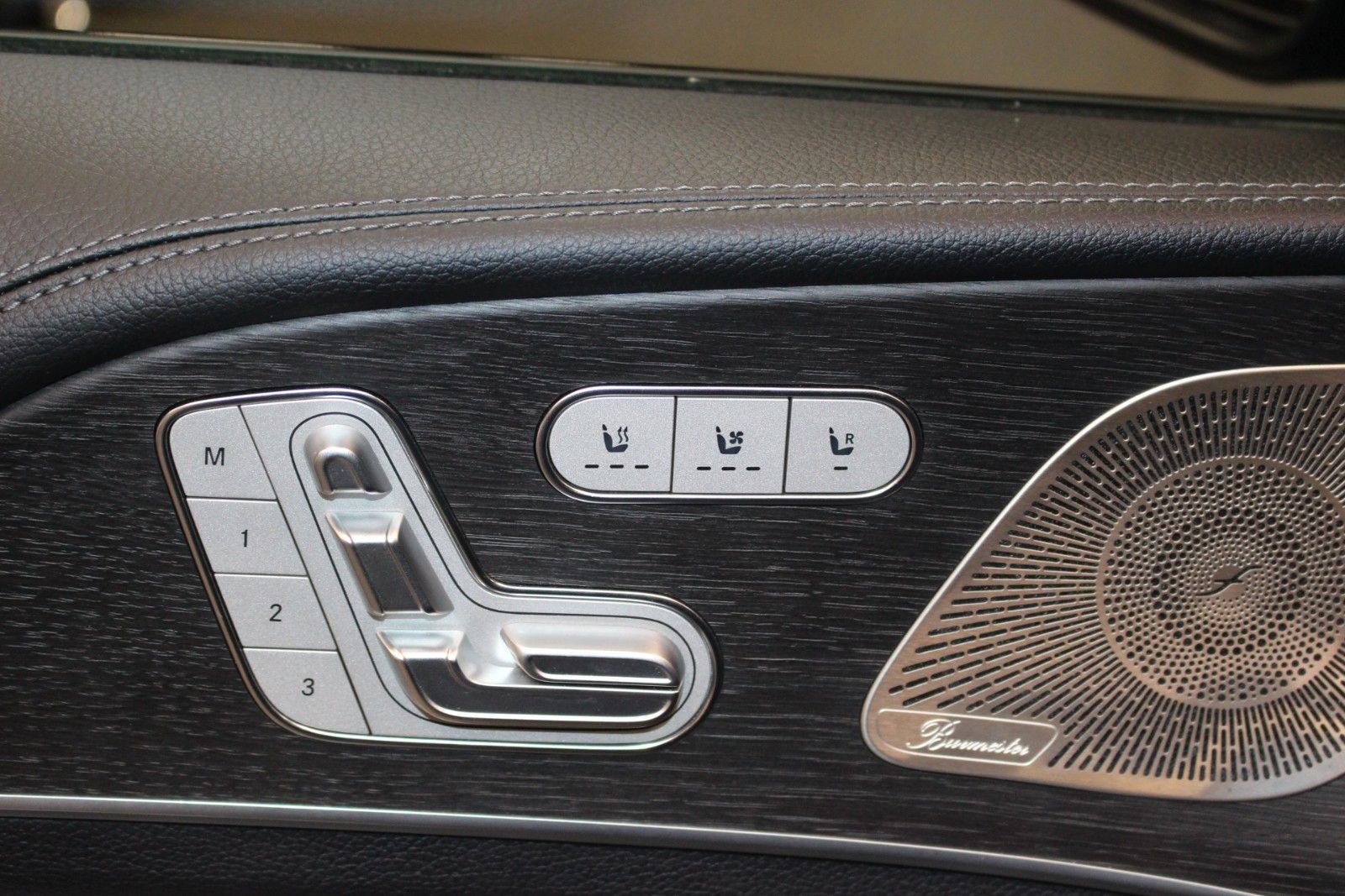 Fahrzeugabbildung Mercedes-Benz GLE 450d AMG Line Burmester+Pano+HeadUp+NightPkt